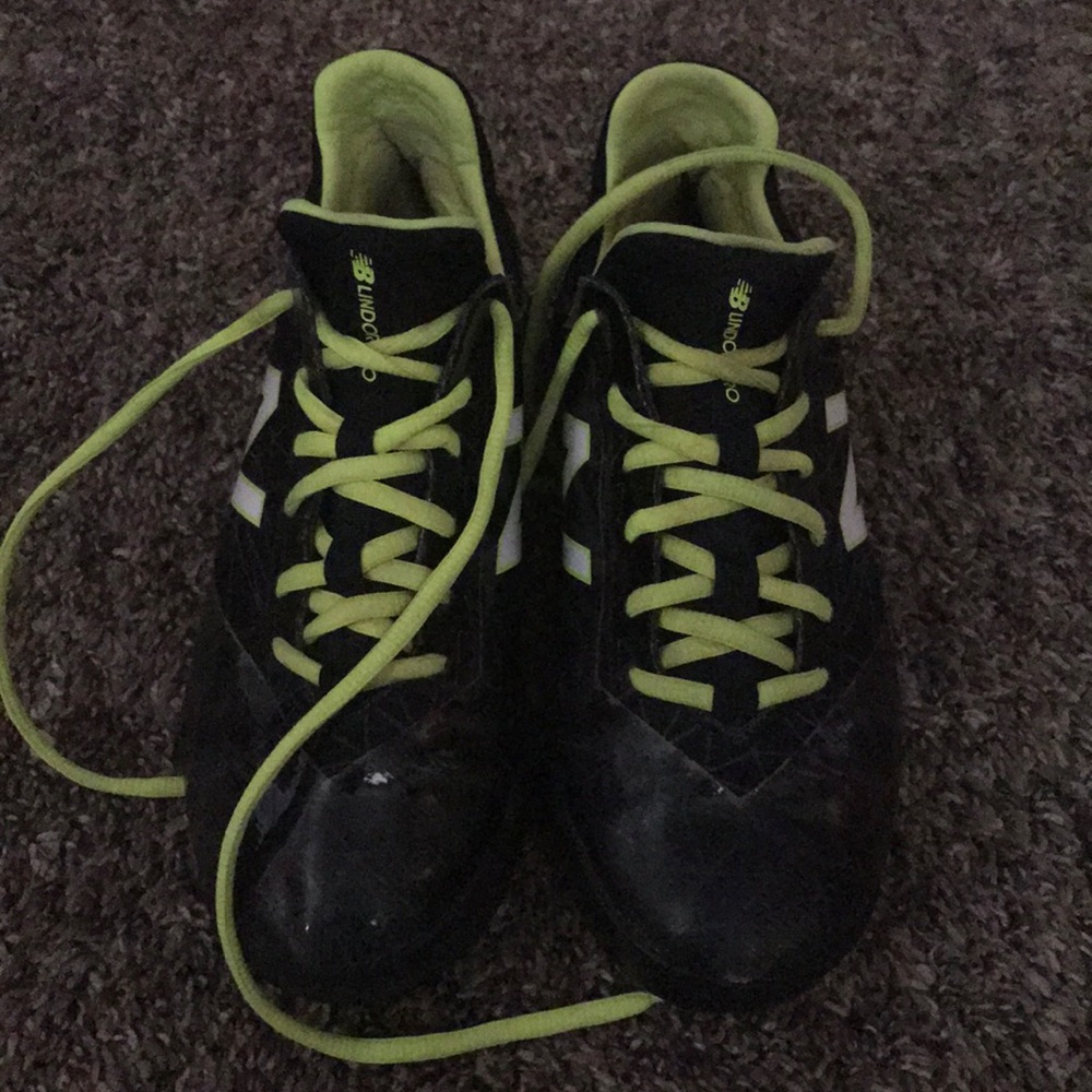 Boys New Balance baseball cleats